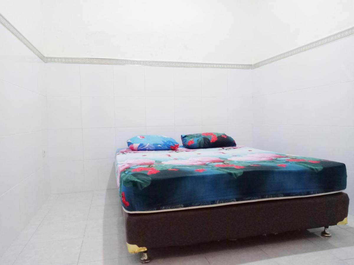 Hotel D'Kost Ketintang à Sorabaya Extérieur photo