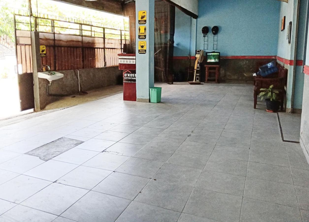 Hotel D'Kost Ketintang à Sorabaya Extérieur photo