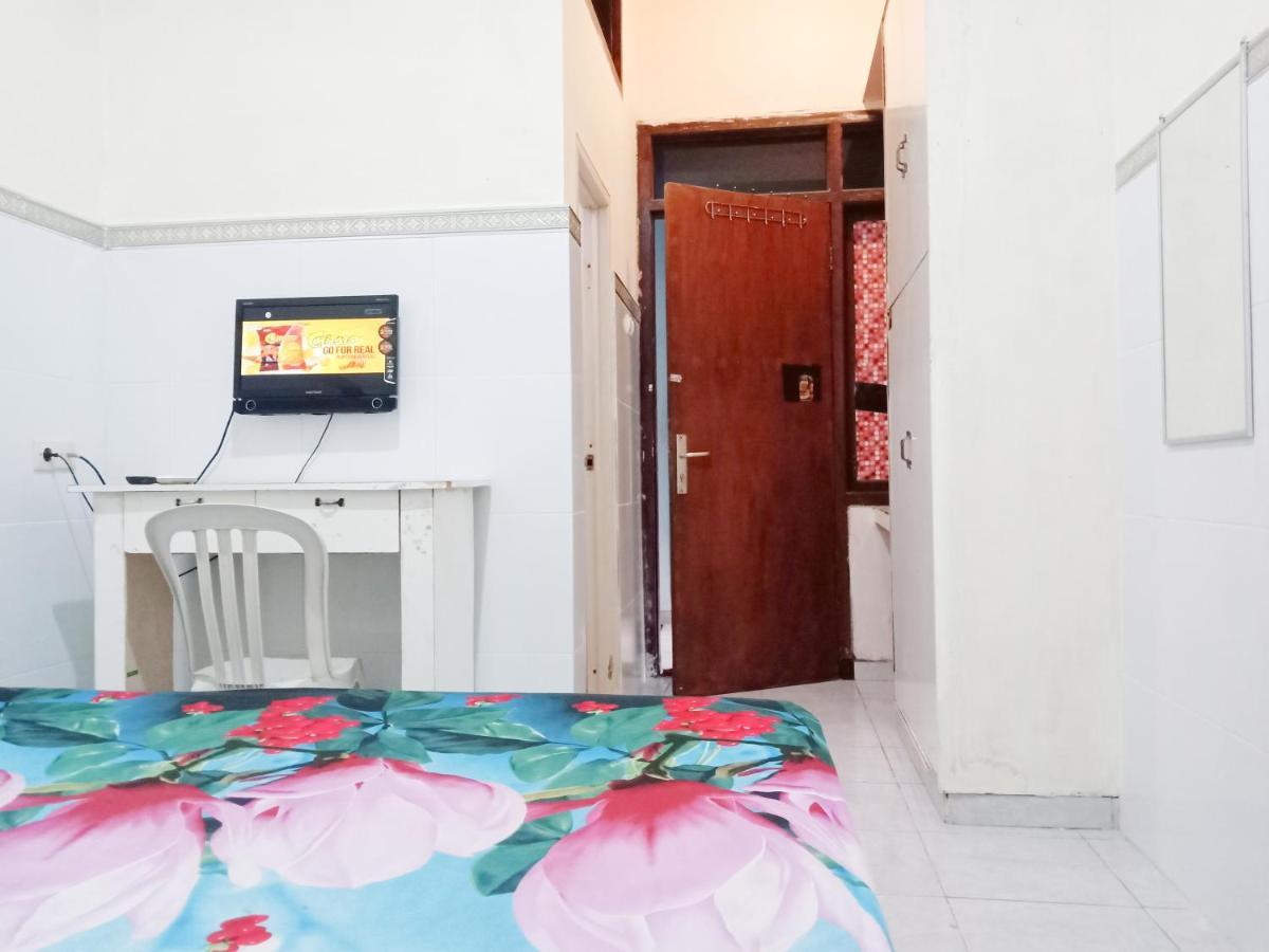 Hotel D'Kost Ketintang à Sorabaya Extérieur photo